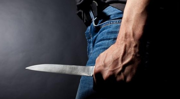 عاجل | شاب أردني يُقتل طعنًا بعد رفضه دفع المال لمدمن مخدرات