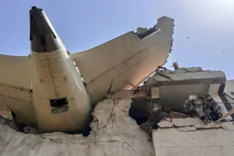 بدء تحليل بيانات الصندوقين الأسودين لطائرة إير إنديا المنكوبة
