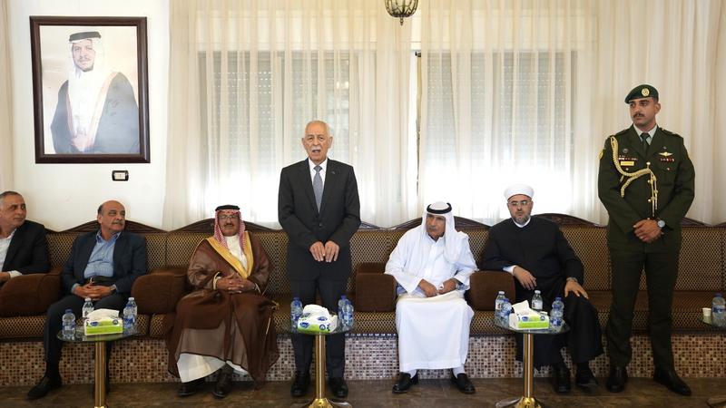 مندوبا عن الملك وولي العهد.. العيسوي يعزي العميان والقباعي والقباني