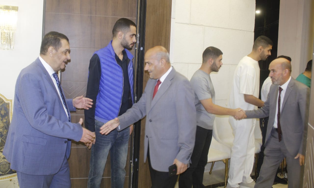 مروان الركيبات يستقبل المهنئين بقدوم حفيده شهم في ديوانه بمنطقة دابوق بعمان...
