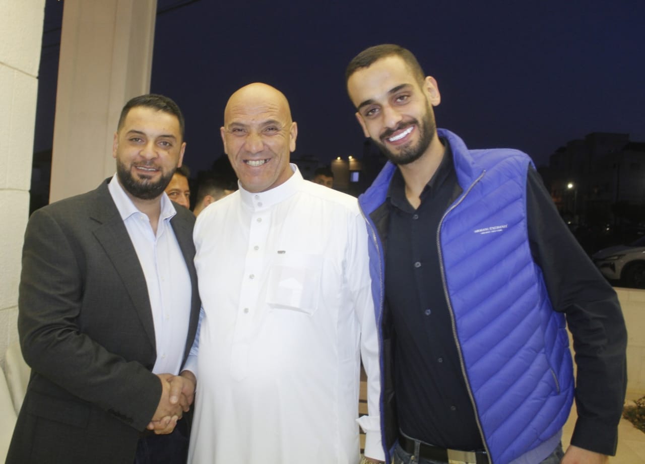 مروان الركيبات يستقبل المهنئين بقدوم حفيده شهم في ديوانه بمنطقة دابوق بعمان...