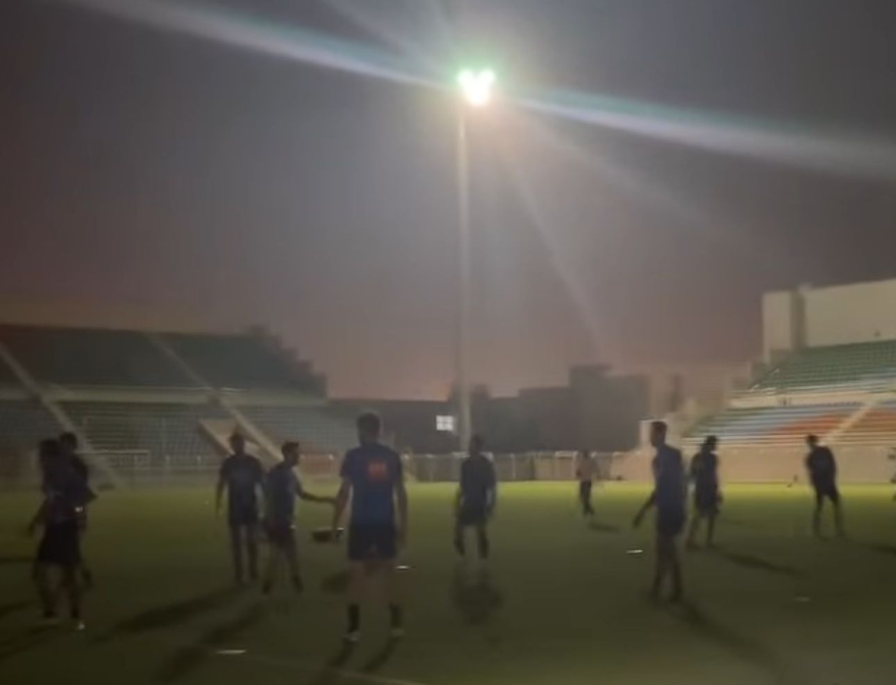 "النشامى" يجري تدريباته في عُمان رغم انقطاع التيار الكهربائي