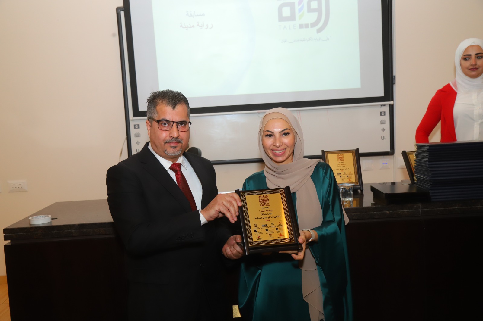 رئيس جامعة البترا يفتتح معرض "رواية" ويوم كلية العمارة والتصميم العلمي