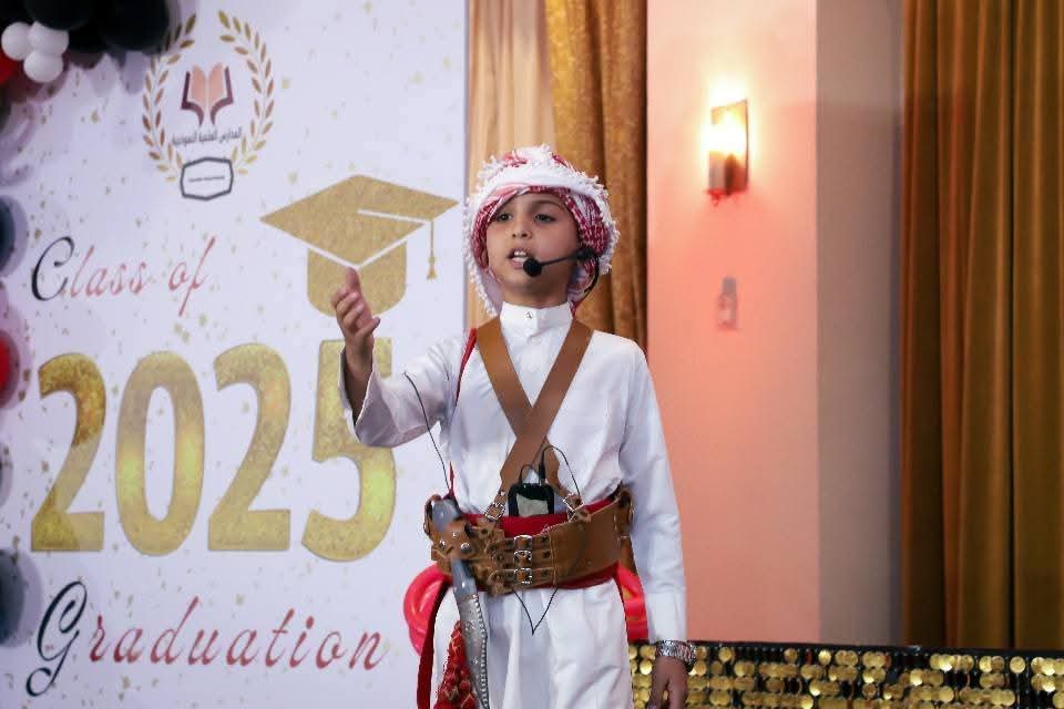 العقبة تحتفي بالاستقلال وتخريج طلبة "العلمية النموذجية" برعاية مدير التربية والتعليم