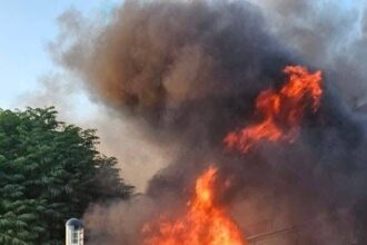 بالفيديو والصور.. سقوط شظايا جسم طائر في مأمونية مادبا