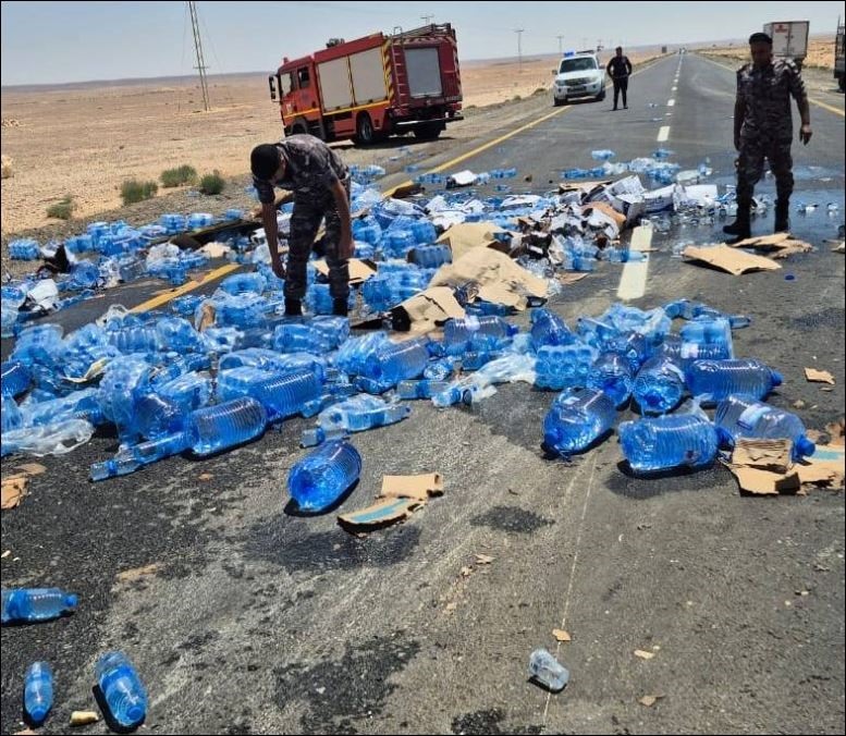 نشامى الدرك يتدخلون لإخماد حريق وإنقاذ طريق بعد حادث سير
