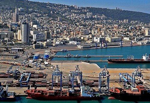 إيران تستهدف ميناء حيفا ومواقع حساسة في إسرائيل بالصواريخ الباليستية