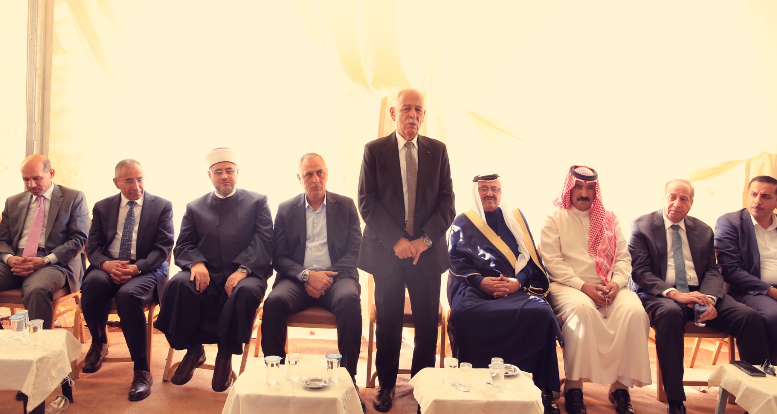 مندوبا عن الملك وولي العهد.. العيسوي يعزي عشيرة الفالح العجارمة