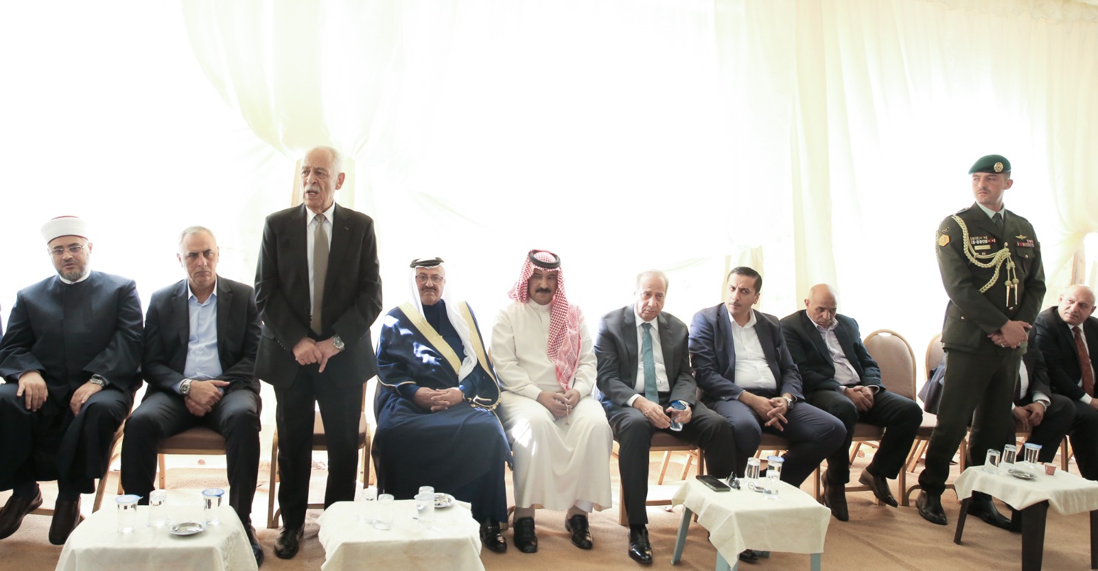 مندوبا عن الملك وولي العهد.. العيسوي يعزي عشيرة الفالح العجارمة