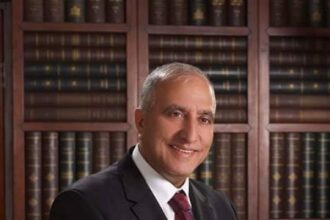 الأستاذ الجامعي… بين جواز السفر العلمي وشرعية العطاء الأخلاقي