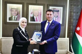 الصفدي يستقبل الكركي: دعم للإعلام الوطني وتمكين للمرأة الأردنية