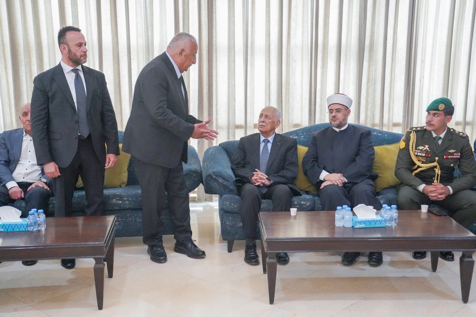 مندوبا عن الملك وولي العهد...العيسوي يعزي الأزايدة وآل الداود وآل عواد