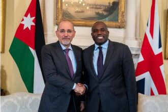 الصفدي يلتقي نظيره البريطاني في لندن