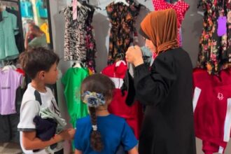 الهيئة الخيرية الأردنية الهاشمية: تشارك أهلنا في غزة فرحة استقبال عيد الأضحى المبارك بتوزيع ملابس العيد
