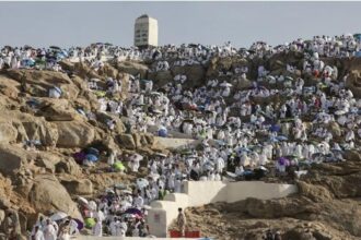 نحو 1.5 مليون حاج يقفون بعرفة لأداء ركن الحج الأعظم