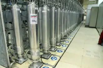 إسرائيل تؤكد إصابة أجهزة الطرد المركزي في نطنز الإيراني