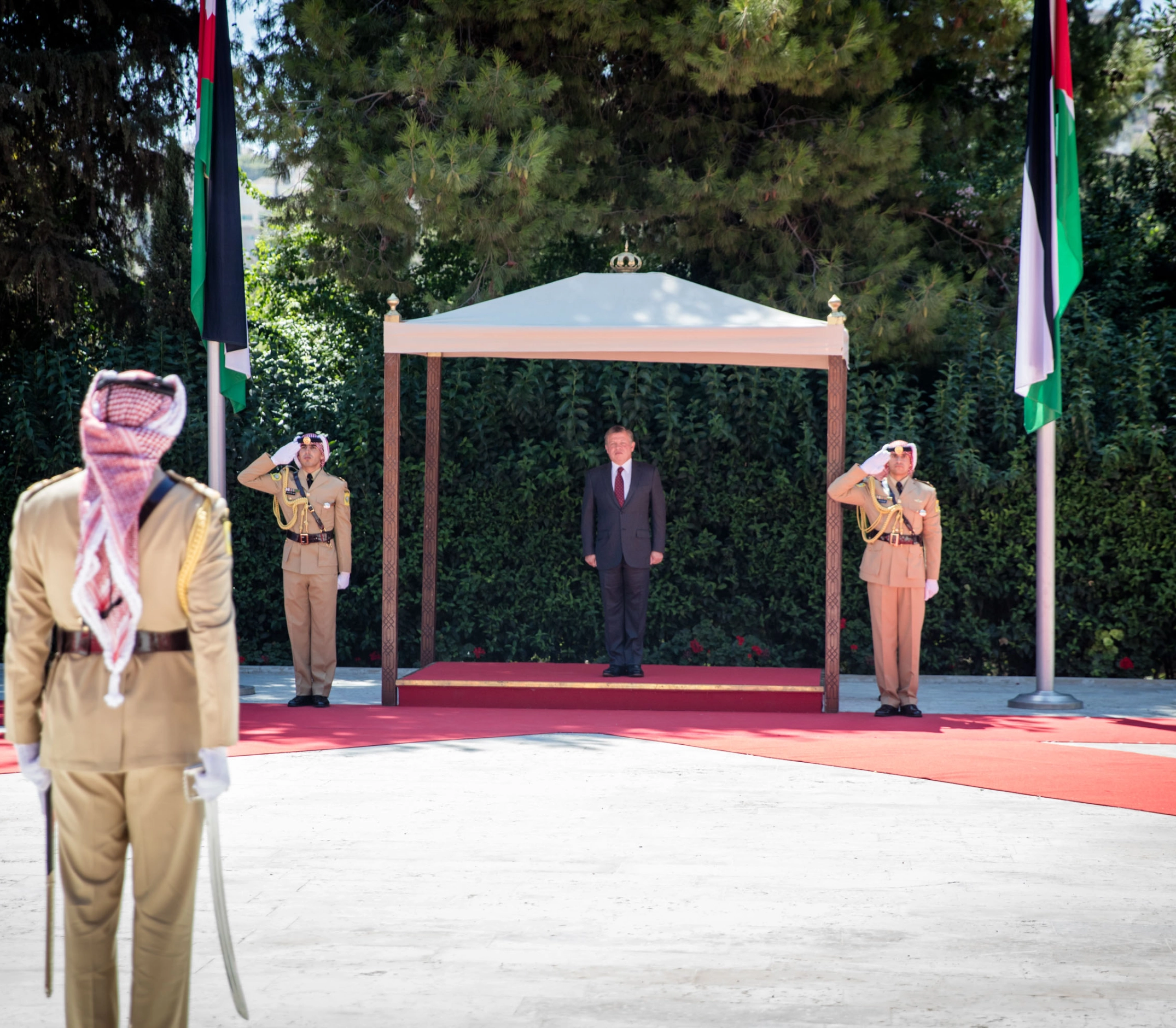 الملك يلتقي الرئيس العراقي في نيس ويؤكد اعتزازه بالعلاقات الأخوية