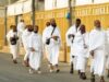 الحجاج يؤدون رمي الجمرات في أول أيام عيد الأضحى