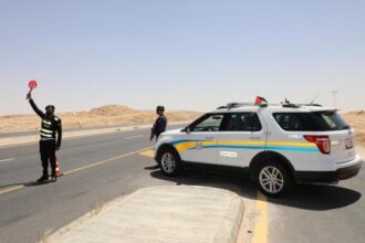 إصابة 15 شخصا على متن مركبة “بيك أب” في الطريق الصحراوي