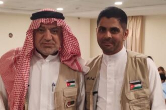وزير الأوقاف يفتح مكتبه في مكة لتلقي العزاء في وفاة والد أحد الموظفين