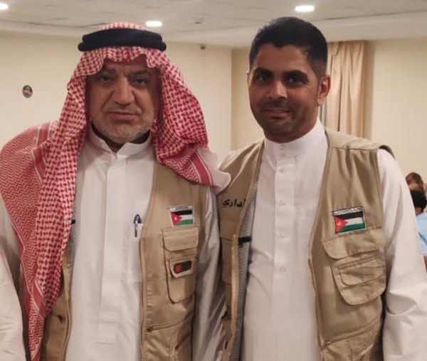 وزير الأوقاف يفتح مكتبه في مكة لتلقي العزاء في وفاة والد أحد الموظفين