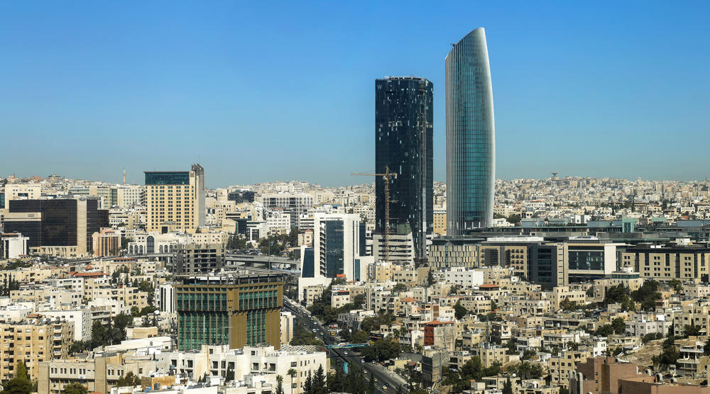 شجار في شقق فندقية بعمان يكشف عن متنفذ مرتبط بملف "سرقة القرن"