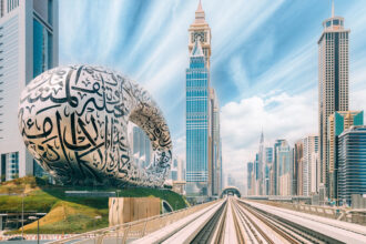 أردني يحصد المركز الأول في الثانوية العامة بالإمارات