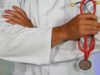 عاجل|| إصابة طبيب أردني جراء قصف إسرائيلي قرب المستشفى الميداني في خان يونس