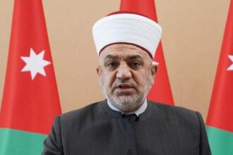 وزير الأوقاف يدعو الحجاج لعدم الخروج
