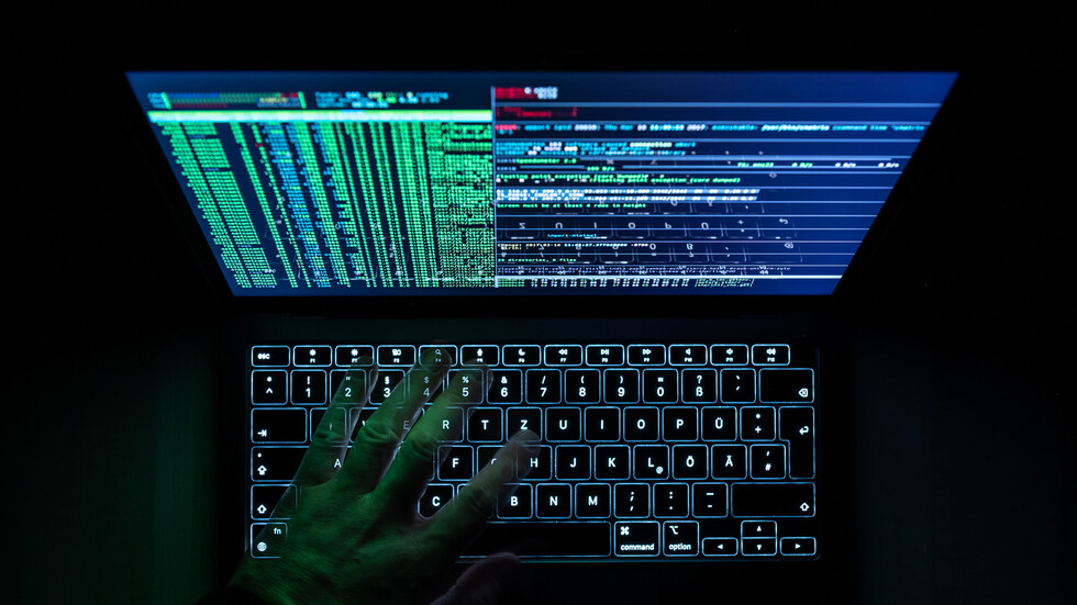 فرنسا تحت نيران هجمات سيبرانية غير مسبوقة .. اختراق أكثر من 11 مليون حساب في 3 أشهر