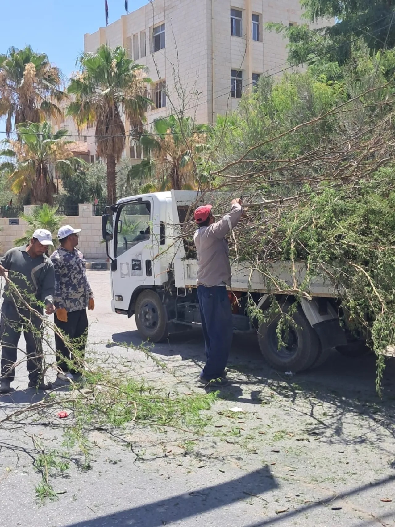 بلدية معان تطلق حملة تنظيف شاملة لتحسين المظهر الحضري وتعزيز المشاركة المجتمعية