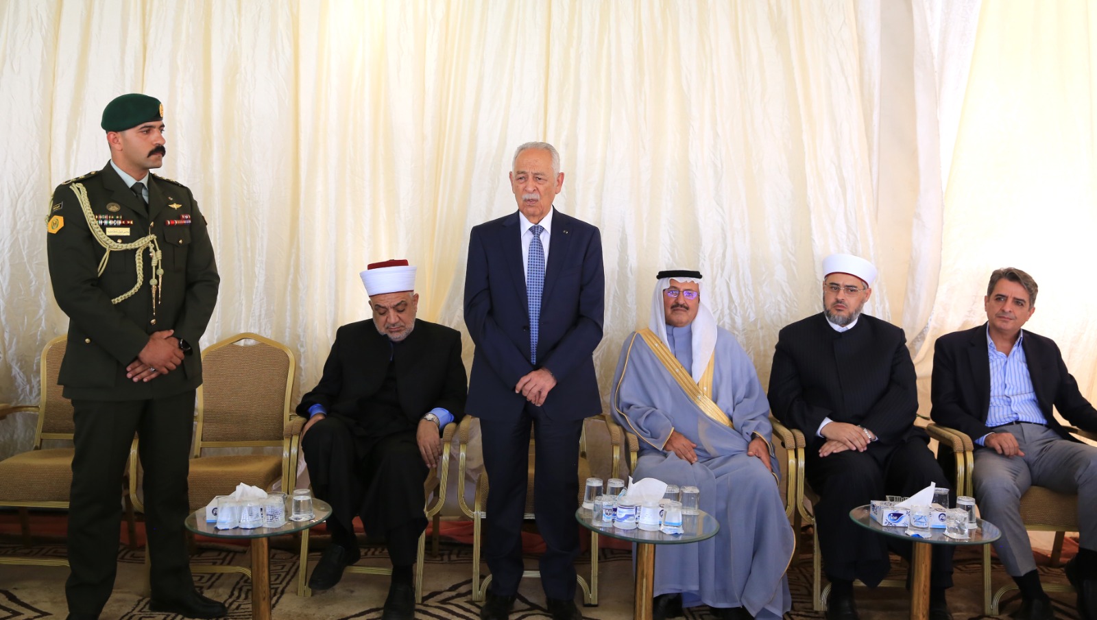 عاجل | مندوبا عن الملك وولي العهد.. العيسوي بوفاة النائب الأسبق الشهوان