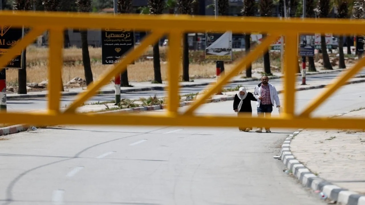 حصار متصاعد وسور جديد يحاصر بلدة سنجل في الضفة الغربية