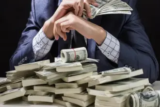 ثروة المليارديرات تهزّ الاقتصاد العالمي .. من يملك مفاتيح القوة؟