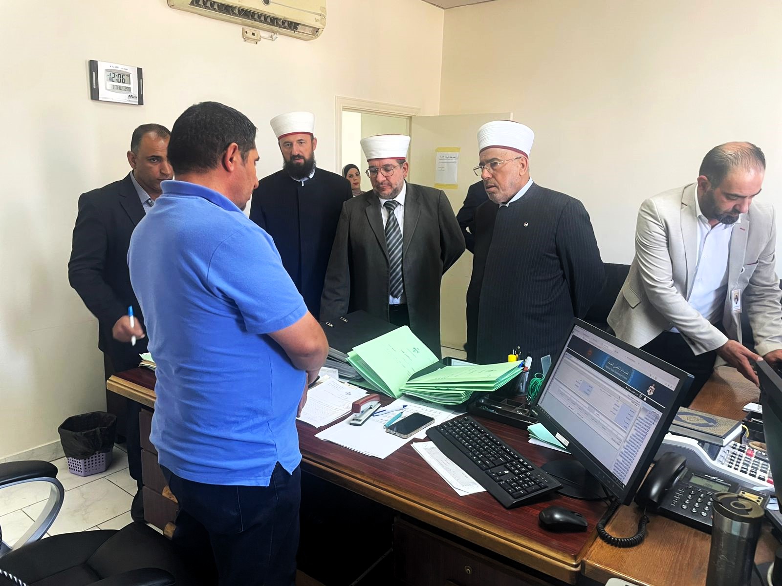 الربطة يتفقد محكمة السلط الشرعية ويؤكد تسهيل الإجراءات وتسريع الإنجاز