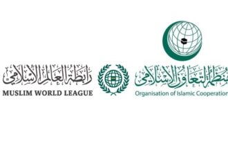 التعاون الإسلامي ورابطة العالم تدينان قصف كنيسة غزة والاعتداءات على المقدسات