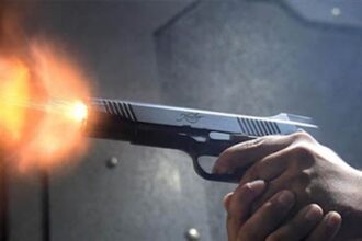 مستشار سابق يقتل طليقته أمام المارة في مصر