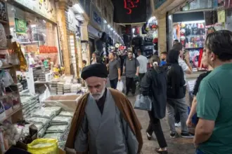 ارتفاع أسعار الأرز والخبز في إيران يضغط على موائد الإيرانيين