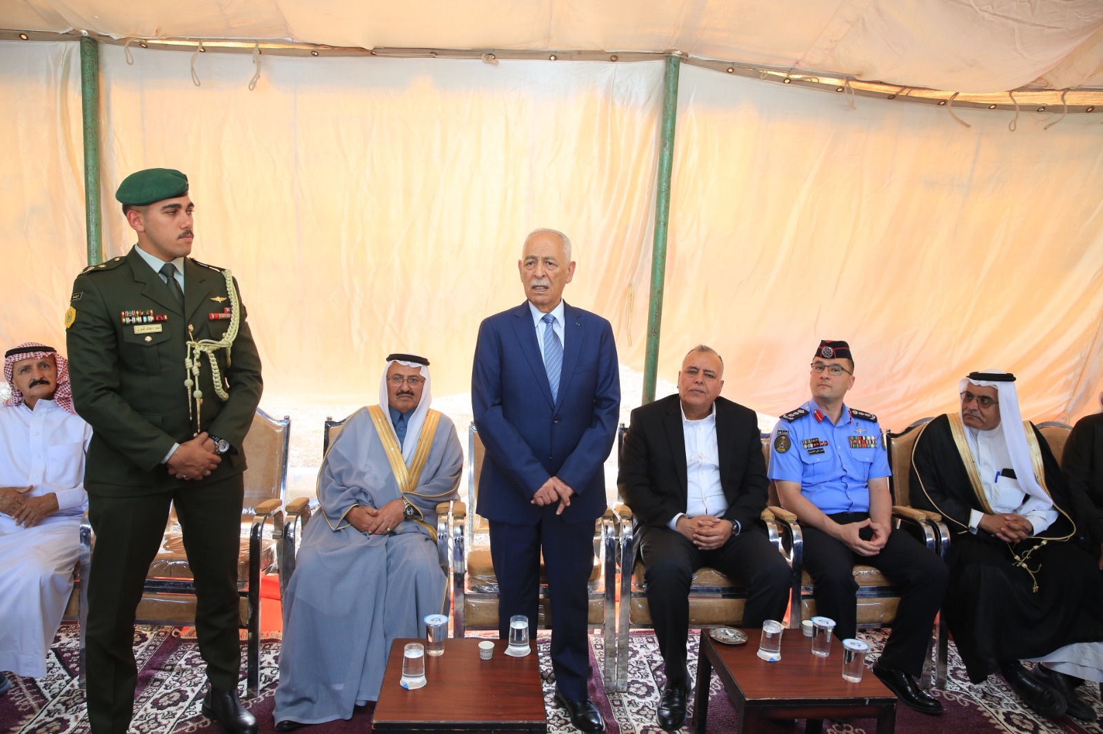 مندوبا عن الملك وولي العهد. العيسوي يعزي أبو هنية وأبو جاموس