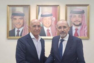 عاجل | الصفدي يبحث مع المبعوث الأميركي جهود تثبيت وقف إطلاق النار في سوريا