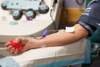 150 موظفًا يشاركون في حملة تبرع بالدم للاستهلاكية المدنية