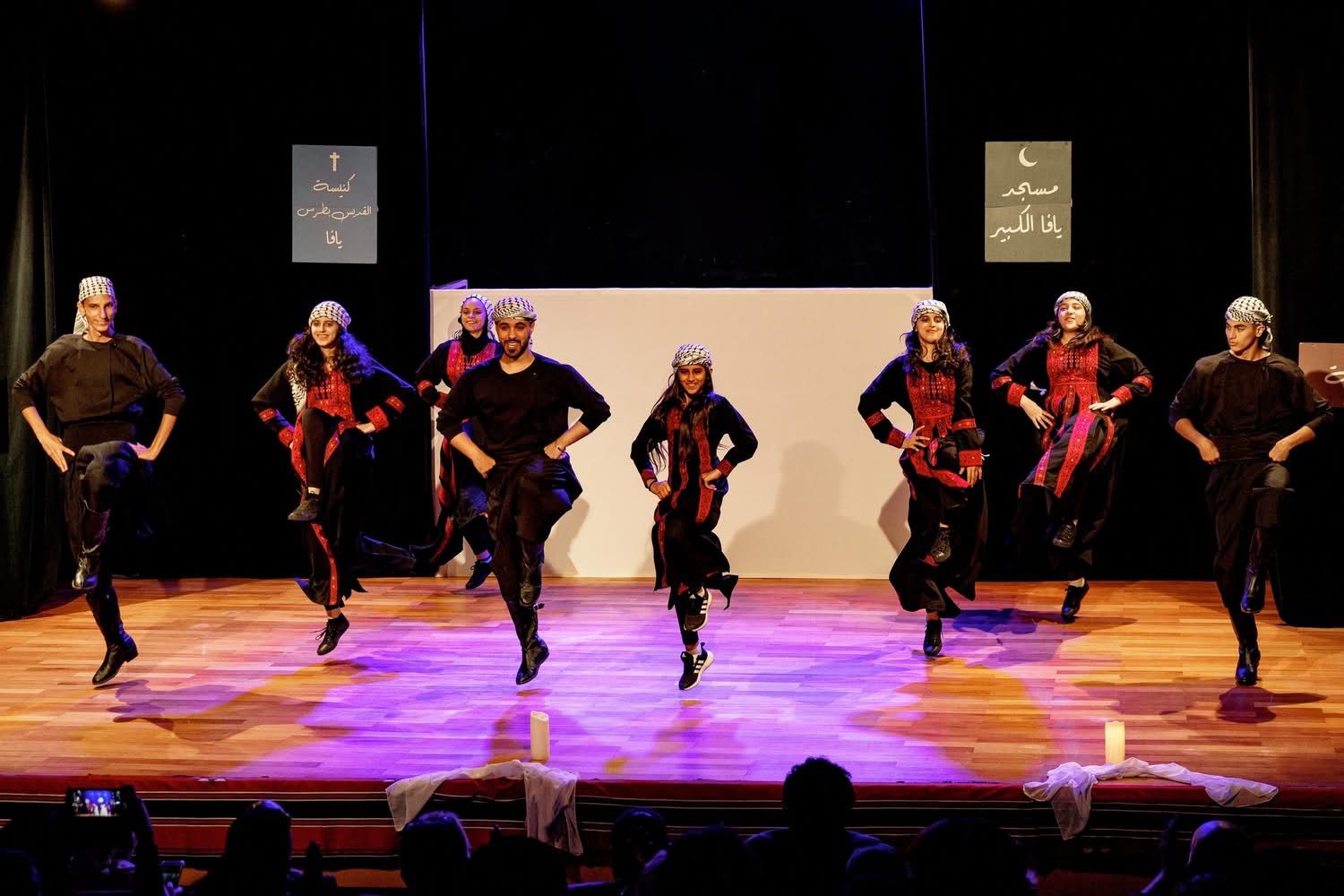 بالصور .. عمان الأهلية تحصد ثلاث جوائز بمهرجان المسرح الدولي بالإسكندرية عن عملها المسرحي "يافا والباب الأزرق"