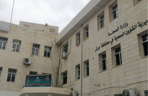 جرش تغلي غضبًا بعد إغلاق المركز الصحي ونداءات لإعادة تشغيله