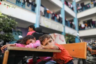 الأونروا: الاحتلال يقتل يوميًا ما يعادل صفًا دراسيًا من أطفال غزة