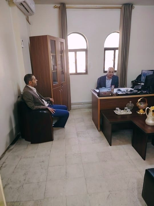 محافظ الطفيلة يتفقد مكتب الاحوال ببلدة العين البيضاء