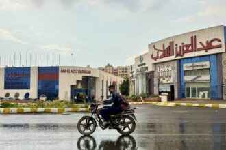 طقس غير معتاد يضرب القاهرة ومدن مصرية وأمطار متوقعة اليوم