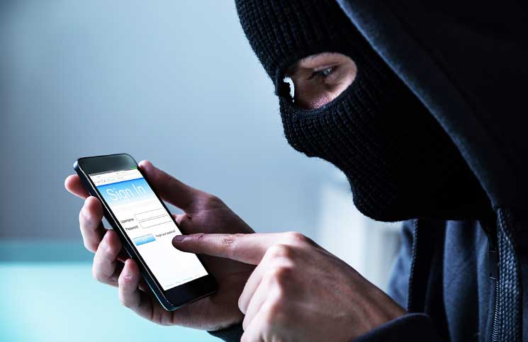7 علامات خطيرة تدل على وجود تطبيق تجسس على هاتفك