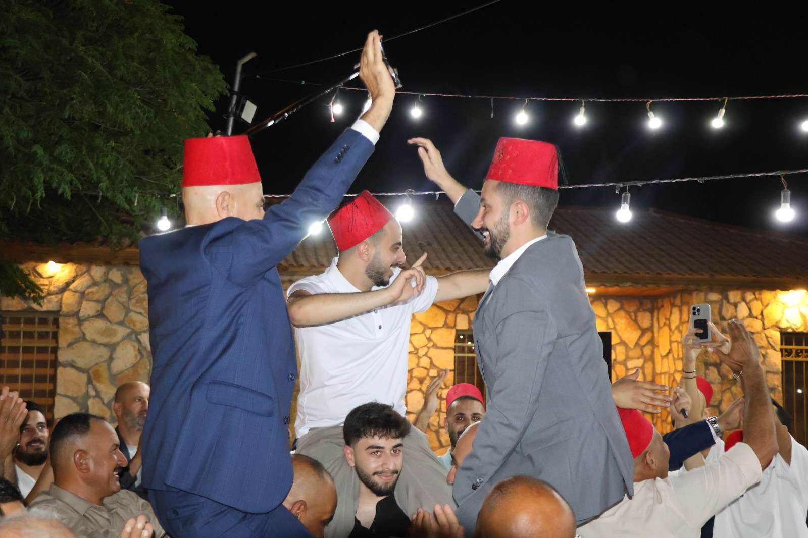 بالصور.. ناصر فايز الديك يحتفل بزفاف نجله جمال في أجواء بهيجة بمزرعة العائلة