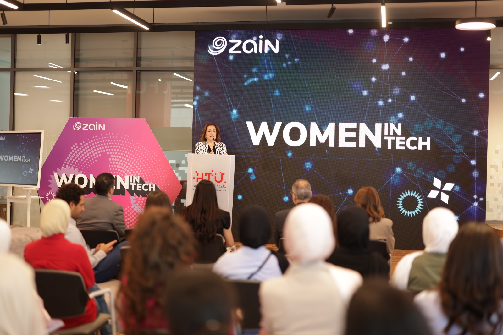 أكثر من 559 طالبة مستفيدة من البرنامج زين تختتم النسخة الخامسة من برنامج المرأة في التكنولوجيا