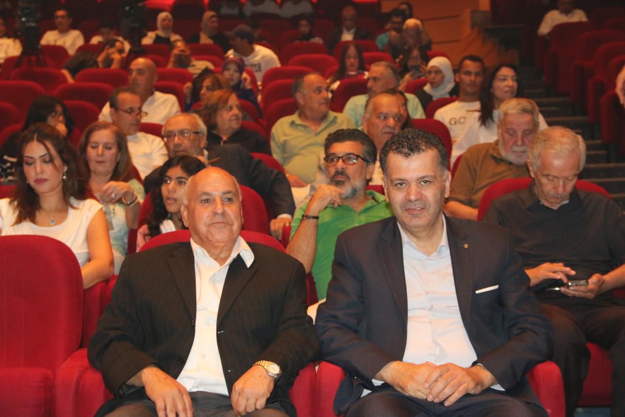 بالصور .. عرض مسرحي "النهر لن يفصلني عنكِ" في مركز الحسين الثقافي